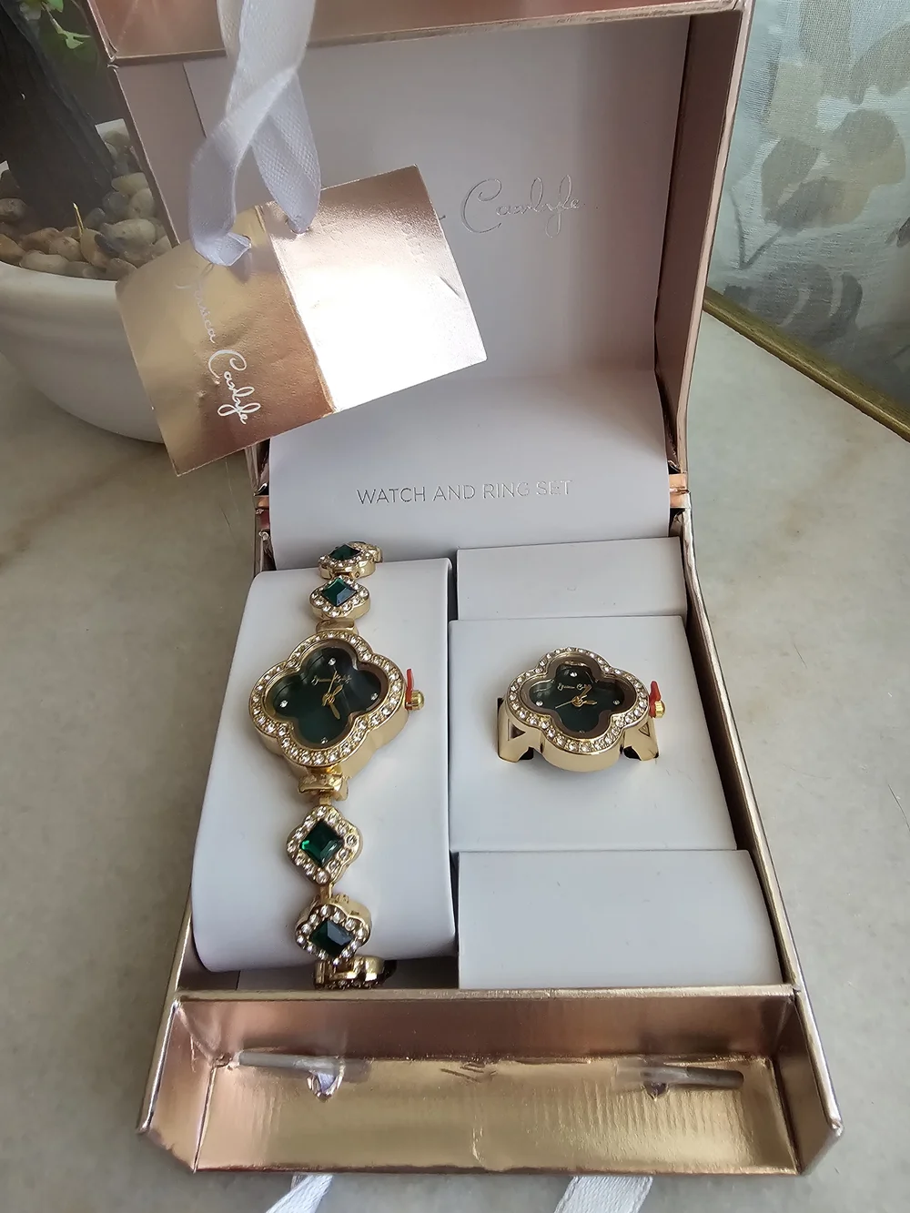 N/A elegant gold